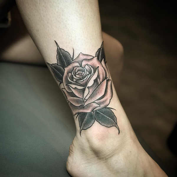 Tatuaggi con Rose: Significato, 50 immagini a cui ispirarsi - Tatuaggio.co