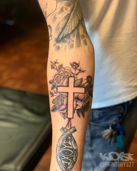 Tatuaggio Croce Significato, Idee e Foto Tatuaggio.co Tatuaggio Croce Significato, Idee e Foto Tatuaggio.co