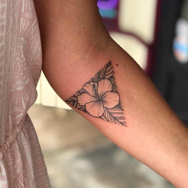 Fiori Hawaiani Tattoo.Tatuaggio Fiore Di Ibisco Significato Idee E Foto Tatuaggio Co