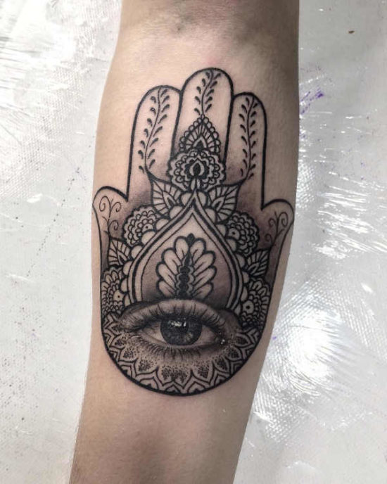 Tatuaggio Mano Di Fatima Significato Tatuaggio Mano di Fatima: Significato, Idee e Foto - Tatuaggio.co