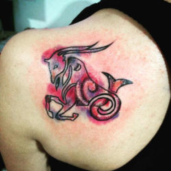 Tatuaggio Segno Zodiacale del Capricorno: Significato, Idee e Foto